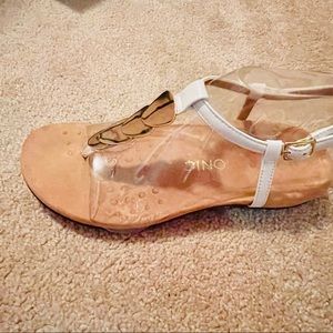 Womens Vionic sandals 7.5